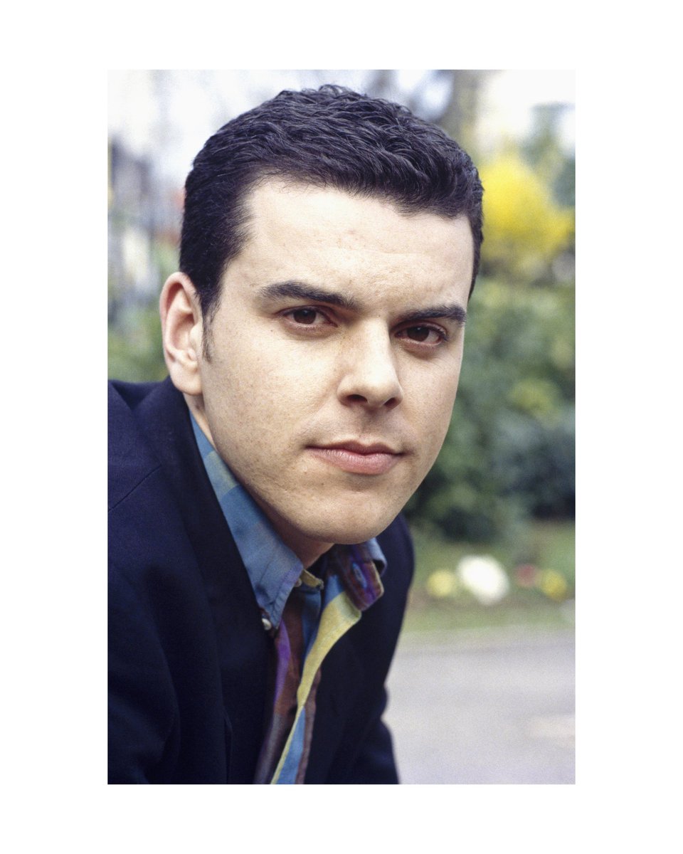 SimonAndTonyFan's tweet photo. Credits to Shamelessness on @walfordweb for sharing this rare promo image of @LynfordTweets from his first appearance on EastEnders in 1996. A very nice image 👌 😁
#andrewlynford #SimonRaymond #eastenders #eastendersfans #eastendersphotos #lgbtq🌈 #actor #exactor https://t.co/rbxWUan5Ai
