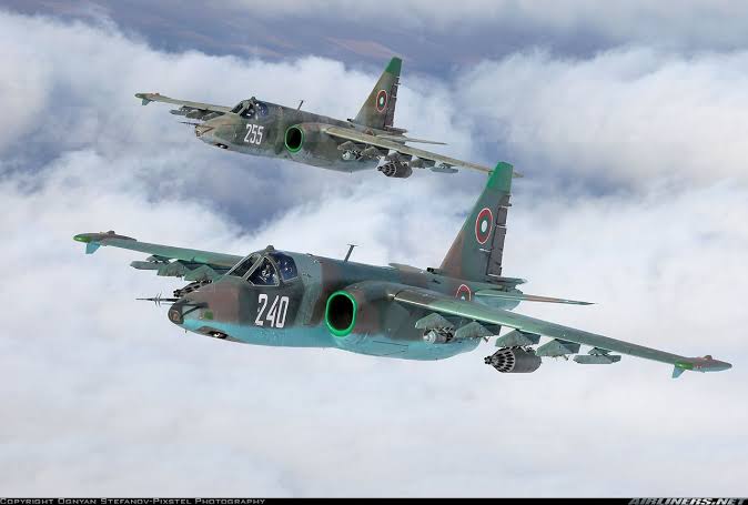 Самолет штурмовик су 25. Су-25 штурмовик. Российские самолеты штурмовики су-25. Су-25 ввс рф. Самолет штурмовик су 25.