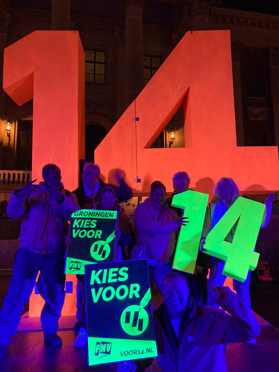 jimmydijk's tweet photo. De @spgroningen kiest er voor om iedereen die (in)direct voor de gemeente werkt minimaal €14 per uur te betalen.
Het moet nu om armoede en tweedeling te bestrijden.
Het kan hier en nu met de SP en steun van GL, PvdA, PvdD en Stadspartij (1/3).
#kiesvoor14 #StrijdMee #GR2022 https://t.co/SRqJ6VfwW8