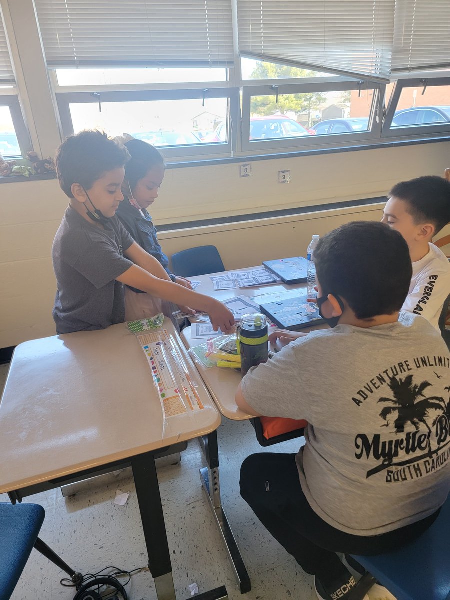 JuliaReichel3's tweet photo. To kick off our Math unit on time students sorted activities based if they took  one minute or one hour! They did a great job and had blast discussing the activities with each other! https://t.co/3jVjM4L4na