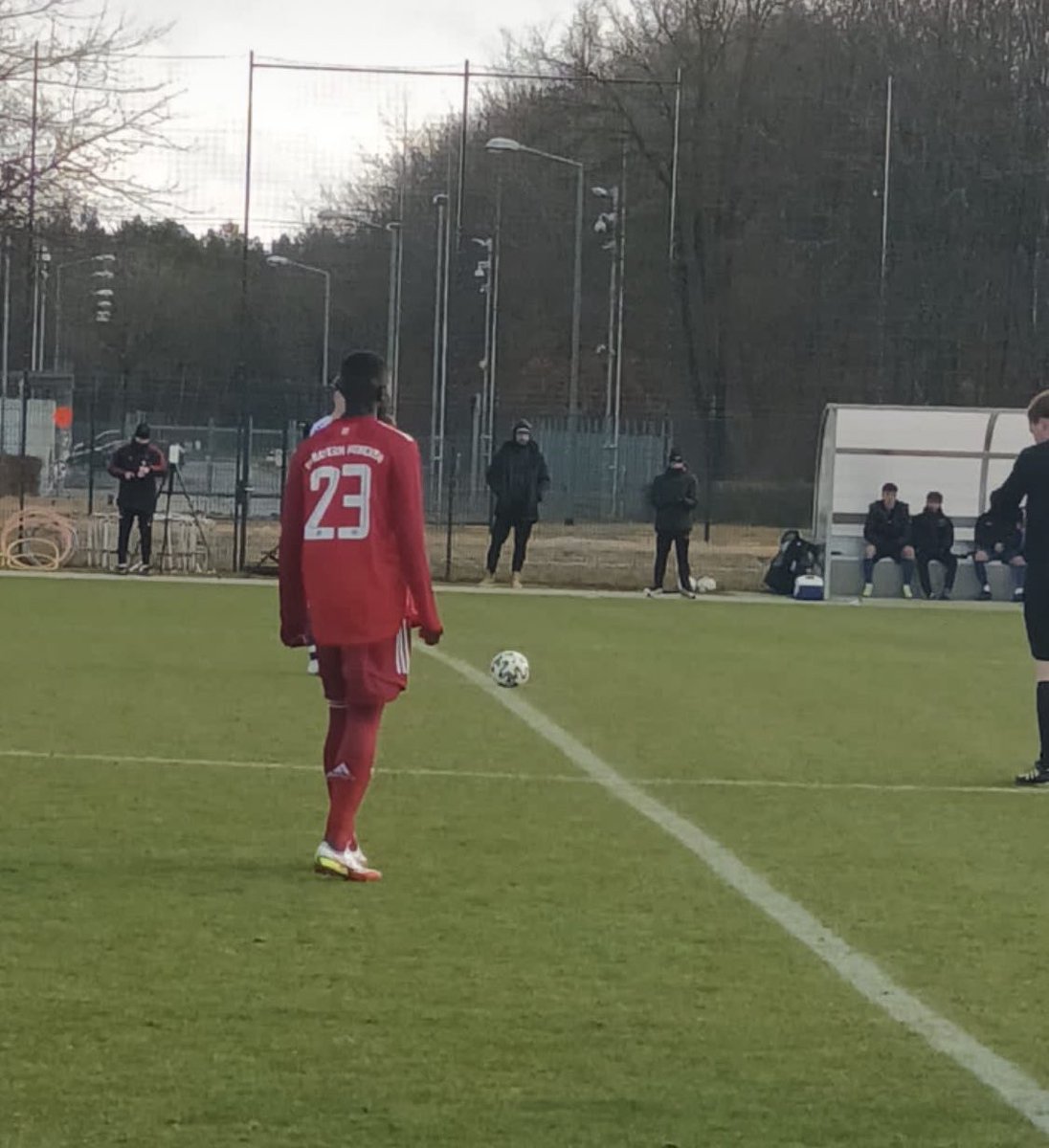 15-year-old Bajung Darboe 🇺🇸 at FC Bayern München. The 2006 born American is currently with Philadelphia Union II.

#usynt