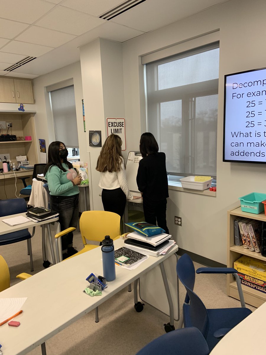 MrsSagrisK's tweet photo. Thinking Tasks! @LincJrHi @SkokieSD69 https://t.co/1yTUT7S9Yn