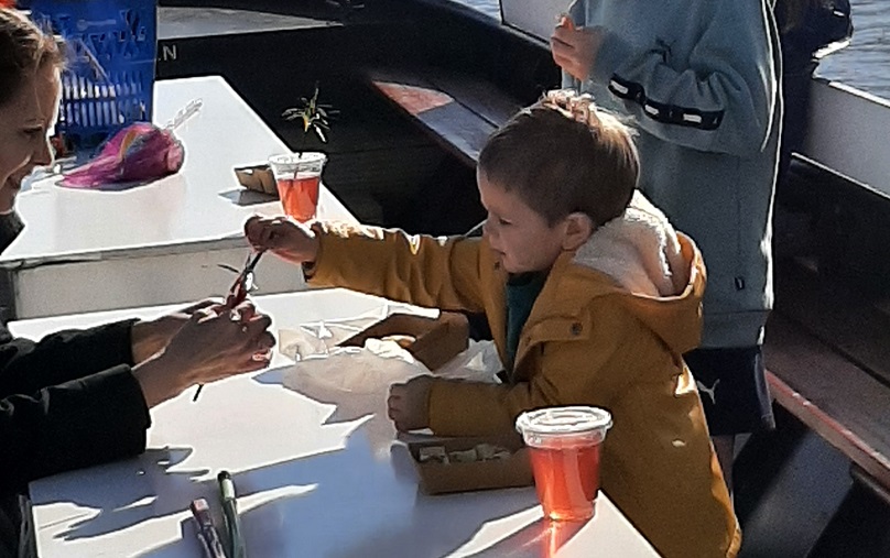 Willemsvaart's tweet photo. 28 februari 2022. Een heerlijke dag op het #water.
#laakhaven #Laakkwartier #Binckhorst #Pannenkoekenboot van de #Willemsvaart & avondvaart met de #Salonboot https://t.co/7rKAFiyGGk