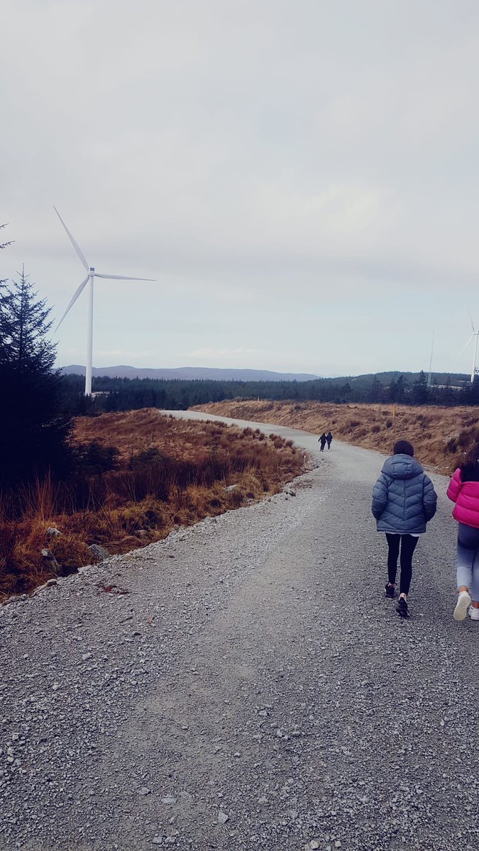 ClaregalwayColl's tweet photo. Some of our 1st years had a great day  out thanks to @CBCGeog @GreenSchoolsIre #Sustainability #windpower #cbcgreen #bluesteps ✅🌱#environment https://t.co/IufKwflfWq