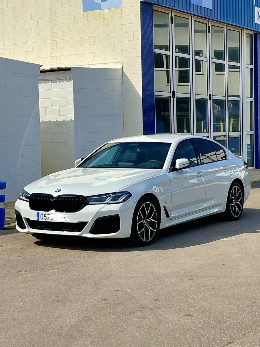 Driver_1314's tweet photo. Ahora que ya tenemos los dos coches en casa más recientes llega la pregunta del millón: EQS o BMW?

Con la etiqueta ECO , el sistema Mild  hybrid , consumos entorno a 4,1L 5L

Mil veces el BMW , mil No, tres mil … https://t.co/qLqbALwJKU
