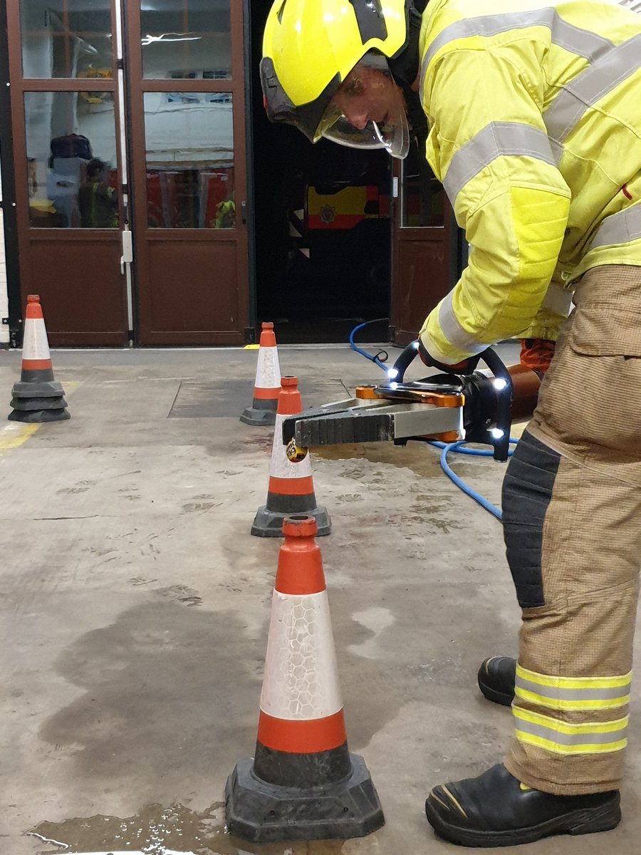 HenfieldFire's tweet photo. 🍳Eggcellent drill night tonight with several short sharp drills designed to get everyone thinking, then some fun for the crew practicing their control using the @HolmatroRescue equipment #RetainedFirefighter #WSFRS #OnCall #Station56 #Drills https://t.co/gpfGeGQfRA