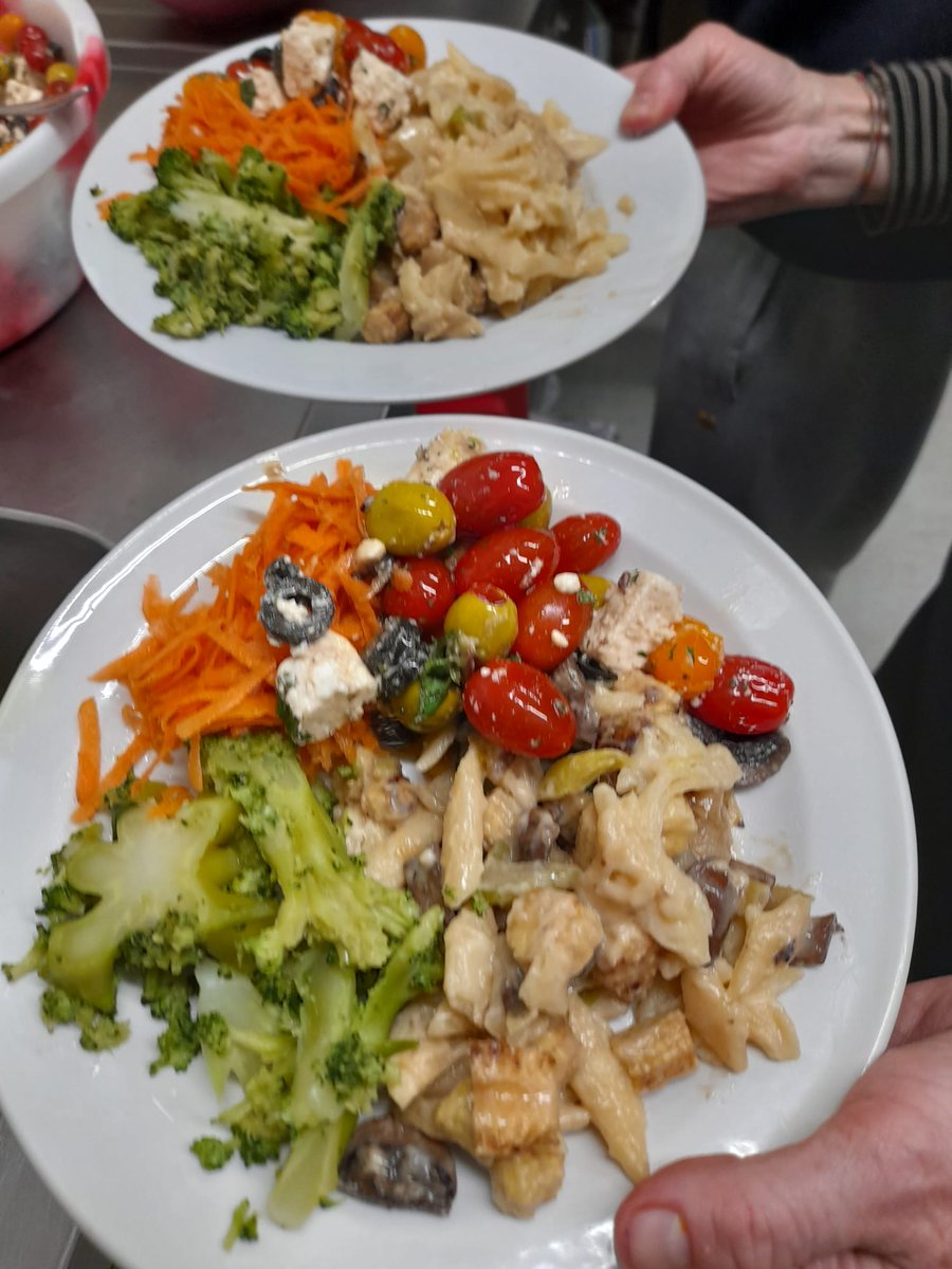 StreetlytesUK's tweet photo. Serious chefing (is that a word?) From Garry and the most excellent team at streetlytes tonight, thanks to @felixprojectuk @ststephensw12 @CityHarvest_LDN for all the supporr https://t.co/CyVf8bFBnv