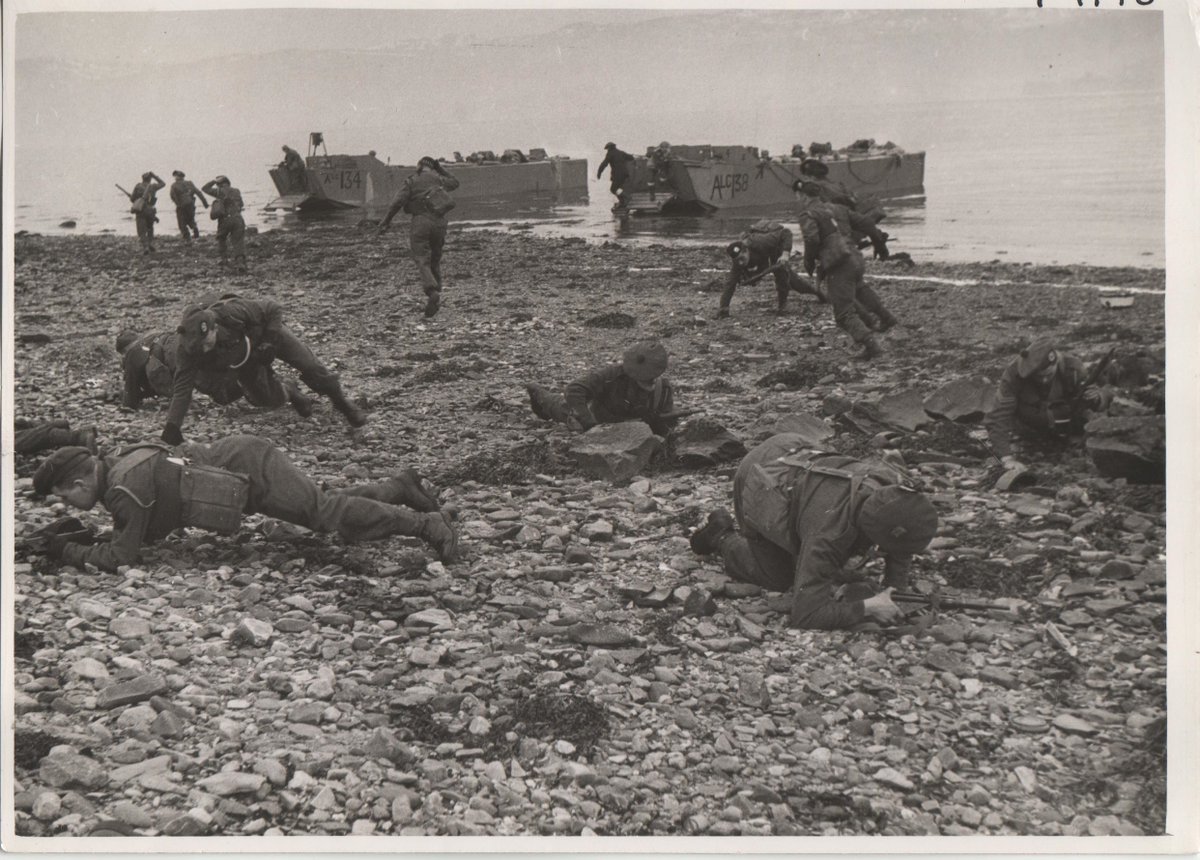 6thairborne's tweet photo. @WW2Today Some 2nd Parachute Battalion photos pre Bruneval raid, last photo Squadron Leader Pickard No. 51 Squadron RAF 

Operation Biting #OpBiting https://t.co/OhgdkKBvno