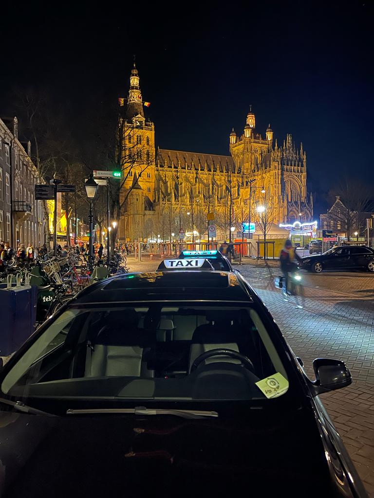 Teamverkeerob's tweet photo. Vandaag hebben samen met @ILT_Wegvervoer in #Eindhoven en #DenBosch diversen taxi's gecontroleerd. Er zijn in totaal 6 x bevel tot staken van de arbeid opgelegd, voor dagelijkse en 2 wekelijkse rust en 1 PV voor vervallen keuring taxameter. #taxi #carnaval #ilent https://t.co/C0IM2Kd9PM