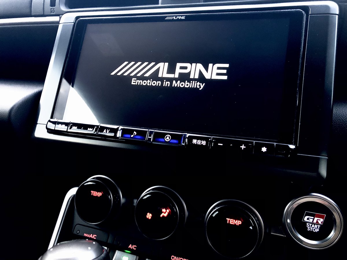 ナビは悩みに悩んでALPINE アルパインストア限定販売 X9NXLにした