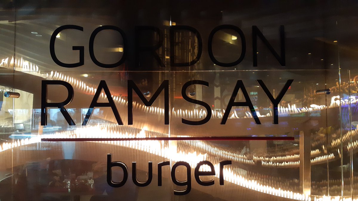 Excuse the photo of a photo in here (I took the top bun off for a DSLR, but not for my phone)

But god DAMN. Not a single thing in this restaurant was a miss. Beer? Fantastic. Burger? Phenomenal. Fries? Absolutely mind blowing.

This Gordon Ramsay guy might just be going places. https://t.co/VsPdNXVMFc