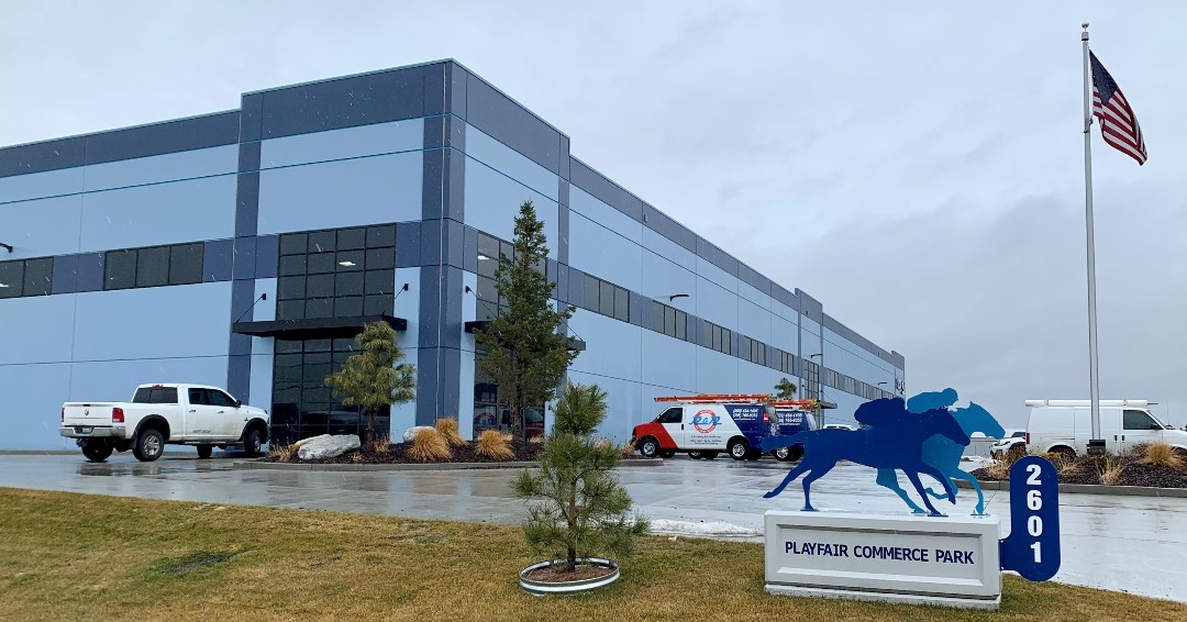 randrheating's tweet image. It's is #RainyOutThere, but we had to #CaptureThis!!! The #AmericanFlag blowing in the background..the#PlayfairCommercePark sign...and #RAndRService trucks in the background. #HVACBeautiful #NewProject
