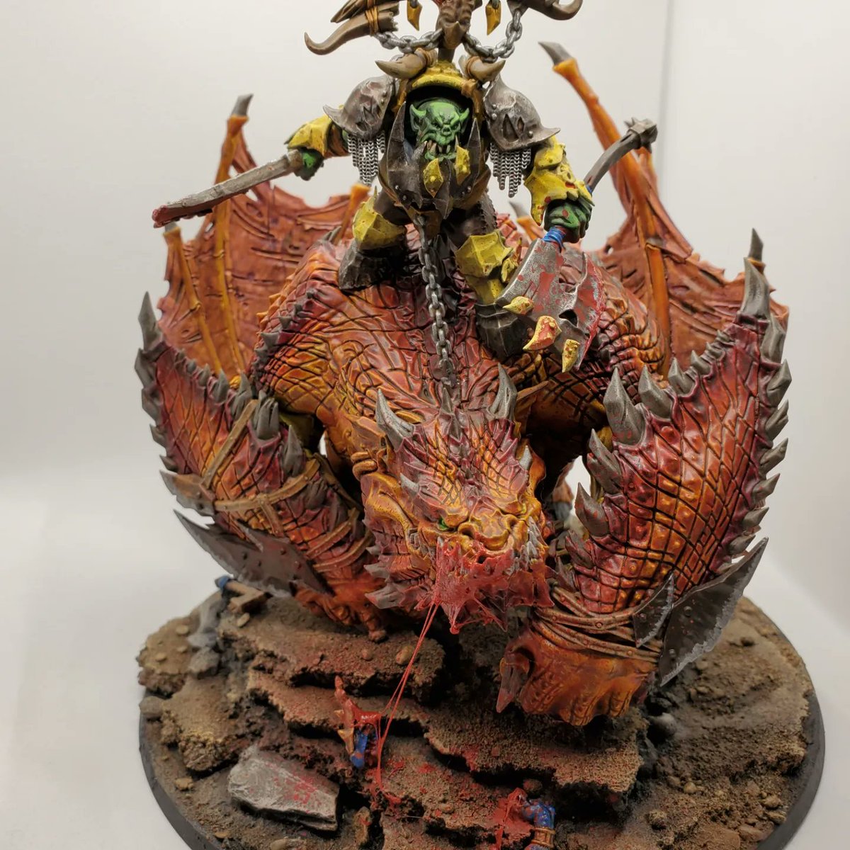 Halogator005's tweet photo. Finished my #AgeOfSigmar #warhammer Maw Krusha today! Had a blast trying out basing and gore detailing as well as wet blending on such a big model. Inspired to buy him ages ago from @crendor and super pleased! #MiniaturePainting #TTRPG #TableTopGaming https://t.co/I8fBJzkKoV