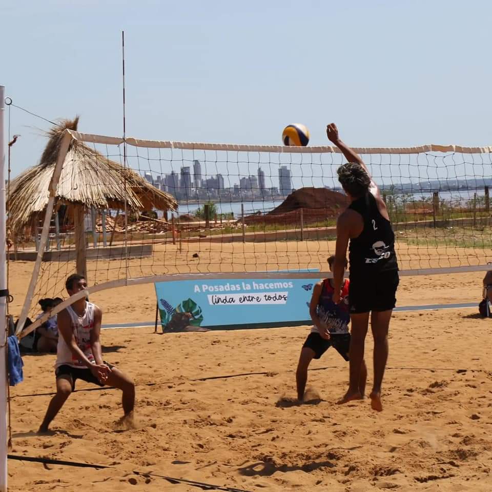posadasdeportes's tweet photo. En Posadas, se desarrolló la etapa Clasificatoria de los Juegos Nacionales Evita de Playa. Las disciplinas que participaron de esta etapa fueron:
Canotaje, StandUp Paddle (SUP), Vóley de Playa y Beach Handball.
#PosadasLindaDeNuevo 
#PosadasDeportiva https://t.co/LZocTuZgse