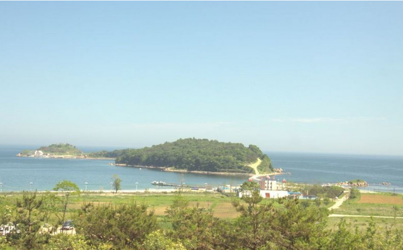 KoryoTours's tweet photo. Pipha Island - famed beauty spot in the #Rason area of #NorthKorea - is it really an island at all though? check it out here https://t.co/j1f8xaWezb #DPRK #VisitNorthKorea #KoryoTours https://t.co/FkTH0Cs6XU
