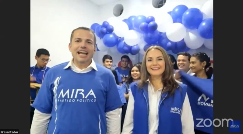 AnaPaolaAgudelo's tweet photo. Un encuentro con nuestros líderes Miraistas  del #Huila en la Plaza Pública con nuestros candidatos y la especial compañía de @aydeelizarazoc. Llegando a la recta final de esta carrera hacia el Congreso de la República con gran alegría y optimismo. #PégueseLaVotadita al Huila. https://t.co/hh9yPHO27C