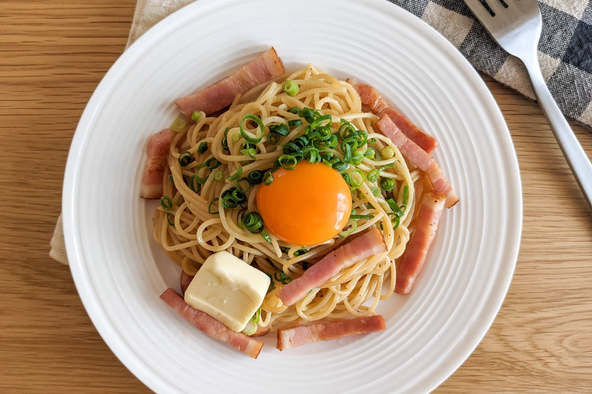 濃厚バターが最高！手軽に作れる、本気のバターベーコンパスタ！