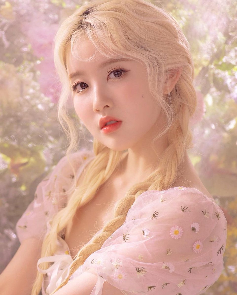 swithcafe's tweet image. stayc x celluver korea #시은