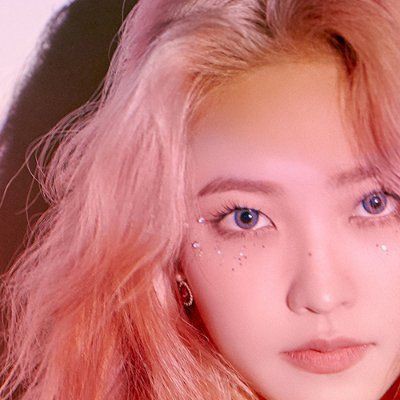 ootdbykiwi's tweet photo. yeri is so mesmerizing in pink 💖✨ https://t.co/jugstG56Zr