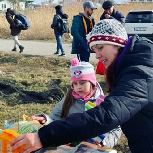 RealJoAnnBush's tweet photo. Please join #JoAnnBush of #Generation2B ❤️ and #ESAudio 🎶 in Donating to @MichaelCapponi 's @GEMmissions 🌏 Crew, #OnTheGround in #Poland #Helping the #Refugees from the #Ukraine!👍
Full Story and
To #Donate: https://t.co/b6gDZk5qeB
THANK YOU! ❤️❤️❤️
#GlobalEmpowermentMission https://t.co/nrFsEm62YN