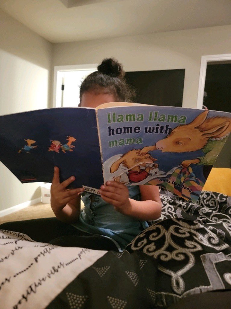 Another <a href="/MannEaglesSPS/">Mann Elementary</a> first grader working on her Reading challenge! #SPSreads @misslibrarian4