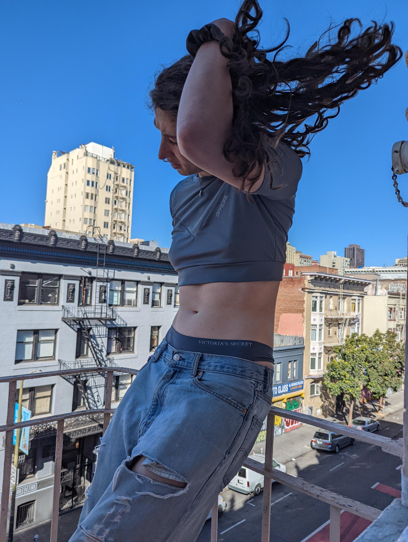 gal la mode on Twitter "POV she’s flipping her hair,,, again https