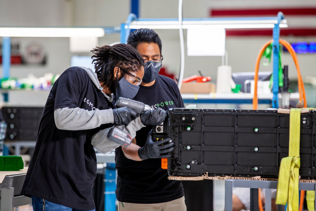 romeopowerinc's tweet image. #Configurability | We develop electromechanical architectures holistic of their surrounding environments to achieve maximum packaging efficiency, weight and safety. Our team works flawlessly from concept to production, creating configured and optimized packs for each application.