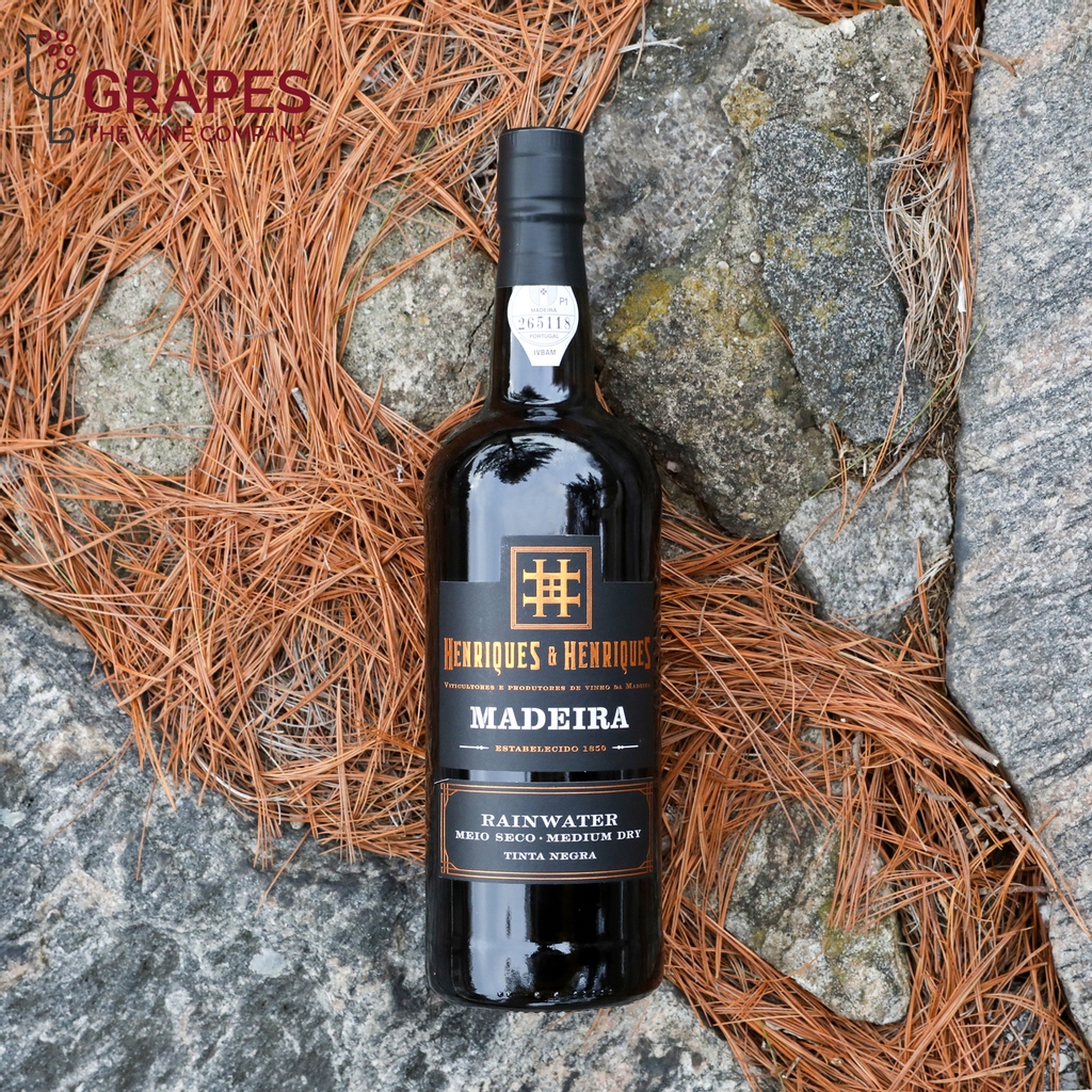 Henriques &amp; Henriques - Rainwater 3 Year Madeira ⁠
👉🏻bit.ly/350uAVH⁠
⁠
📍Grapes The Wine Company⁠
731 N Broadway, White Plains, New York 10603⁠
.⁠
.⁠
.⁠
#rainwater #portugal #madeira #winegeek #winenight