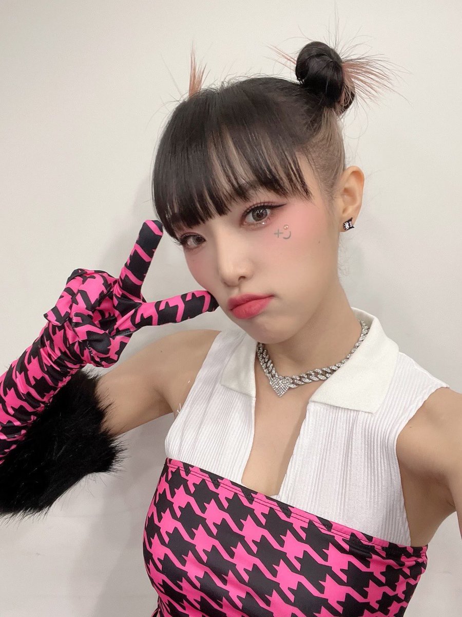GirlgroupsBR's tweet image. FAÇAM ALGUMA COISA! A Yoon do STAYC disse em uma call que gostaria de se aproximar da solista YENA, da Yujin do IVE e da Yuna do ITZY.

Alguém precisa avisar as gatas para formar essa beauty line. Como ficaria o nome da line, 4Y ou YYYY?

©️ STAYCBrasil