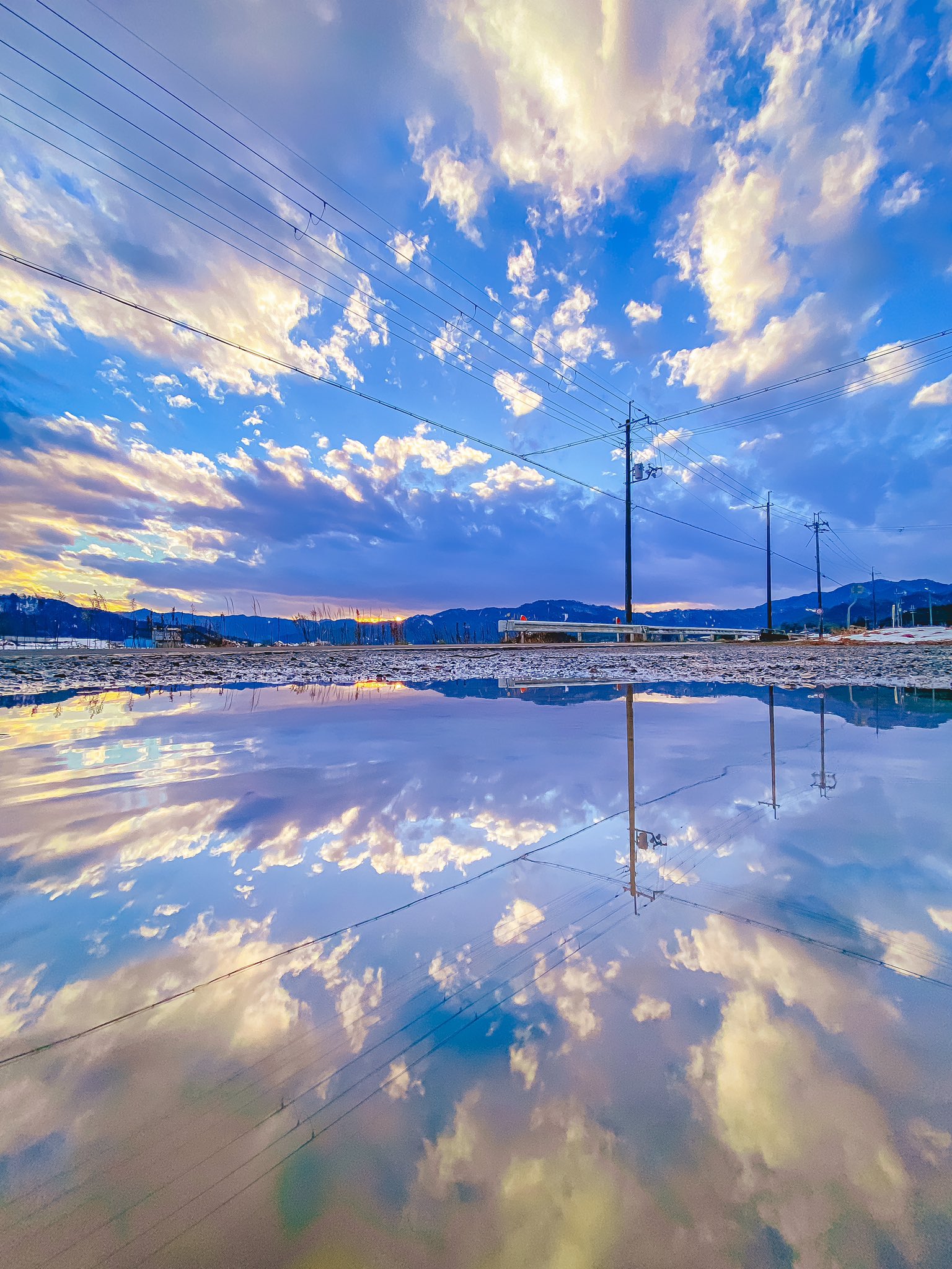 Shota アスノヨゾラみたいな空を映す水溜りのリフレクションが美しかった T Co Ingdwiumbs Twitter Shota アスノヨゾラみたいな空を映す水溜りのリフレクションが美しかった T Co Ingdwiumbs Twitter