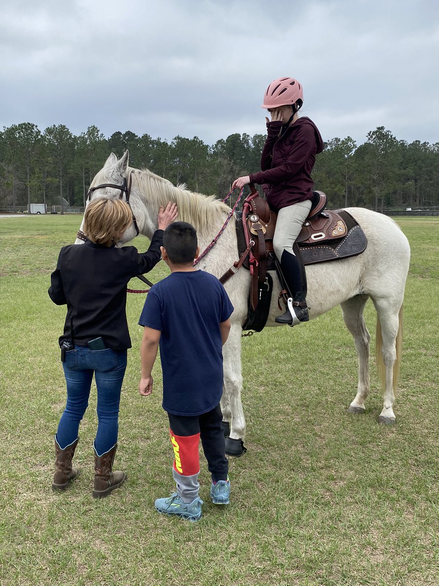 khatfieldPE's tweet photo. Students @ft_mccoy  school enjoyed  an Equine Adventure when our Behavior Specialist brought her daughter Kacey and her horse Misty to school to demonstrate barrel racing patterns and elements of trust! https://t.co/3S2HQhR6c3