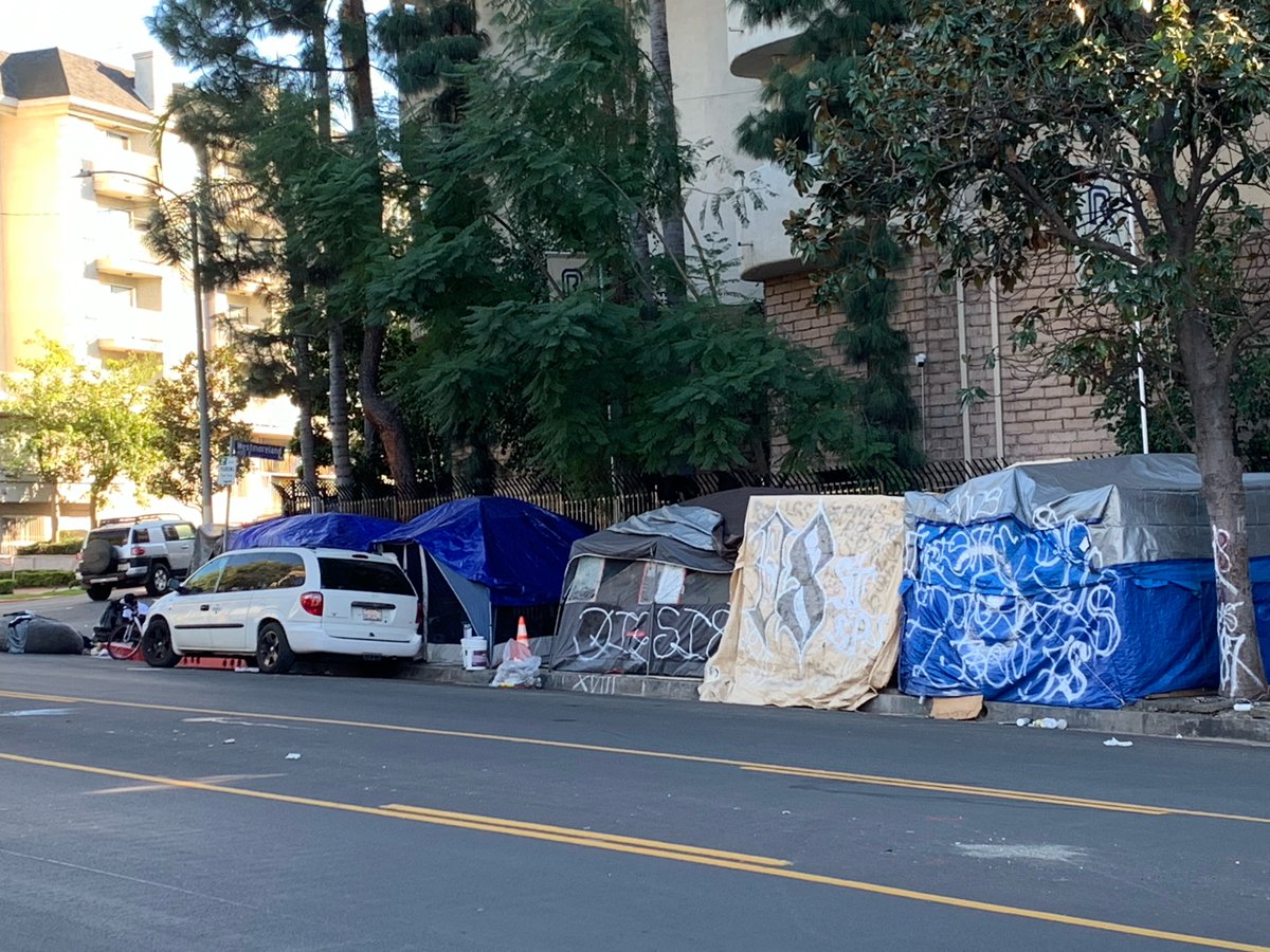 LAHomeless's tweet image. Last week, outreach teams from LAHSA, Homeless Healthcare LA (HHCLA), and People Assisting the Homeless (PATH) in partnership with LA Council Districts 1 and 10 collaborated to bring 17 individuals living near the Shatto Recreation Center indoors to a local #ProjectRoomkey. 🧵👇