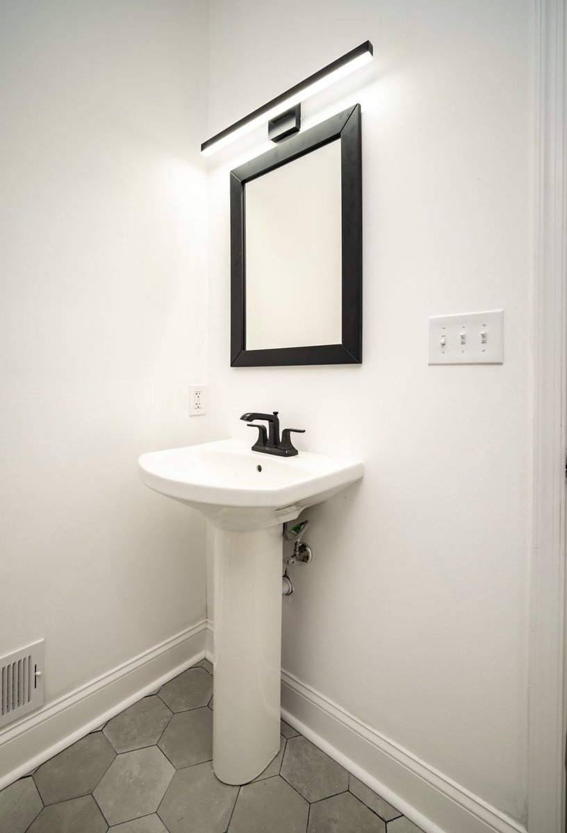AlltecsVA's tweet photo. Luxury Bathrooms In Black
#alltecs #dccontractor #virginiacontractor #bathroomdesign #bathroomremodel #renovation https://t.co/vQZjokxlTQ