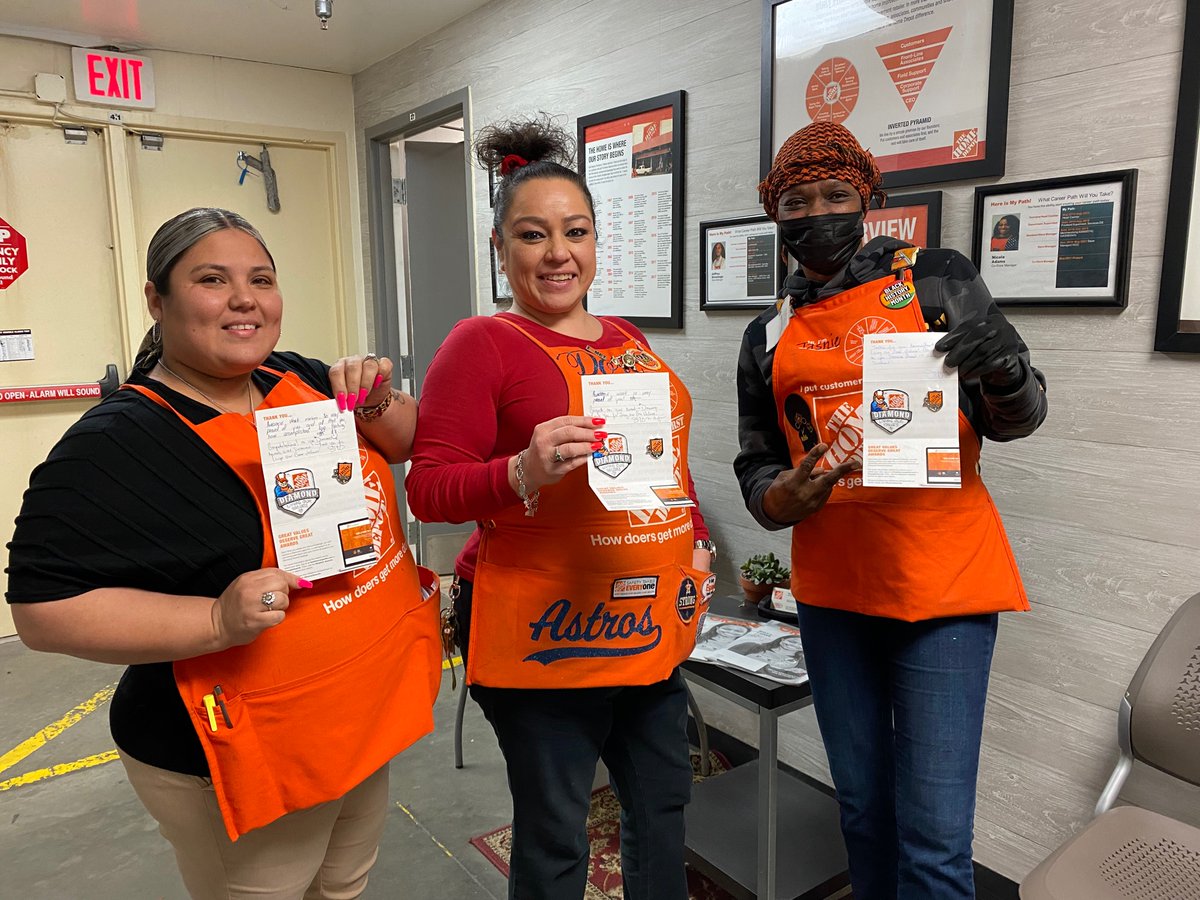 Triple Diamond 💎 at 6509! Congratulations Tashie, Dora, and Jennifer for your Diamond Milestone! Focusing on Living Our Core Values as Leaders! Thank you Ladies for all you do for both our customers and our associates.