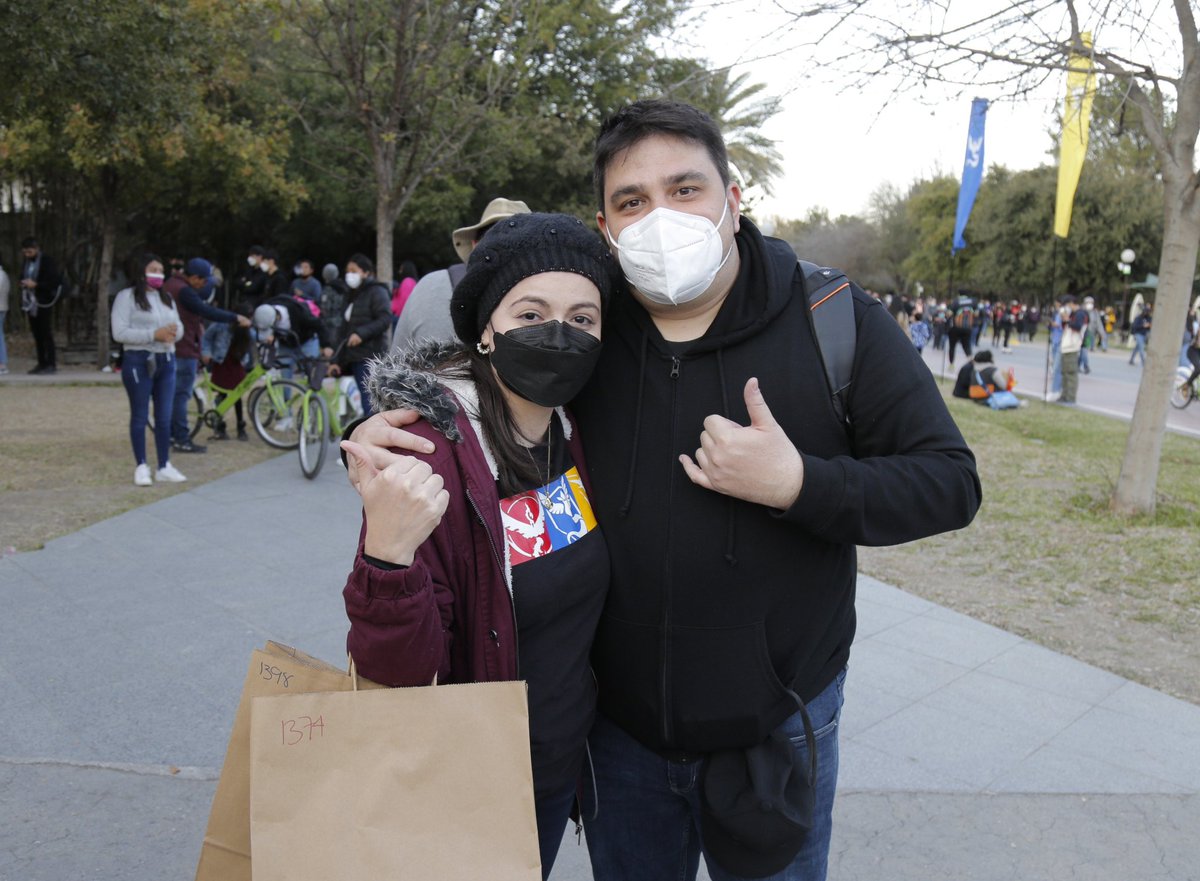 holanitaramirez's tweet photo. Un gusto conocer a @keibron en. #PokemonGOTourLive Espero verle por #Guadalajara pronto ☺️✌️ https://t.co/rRSZyAb9TU