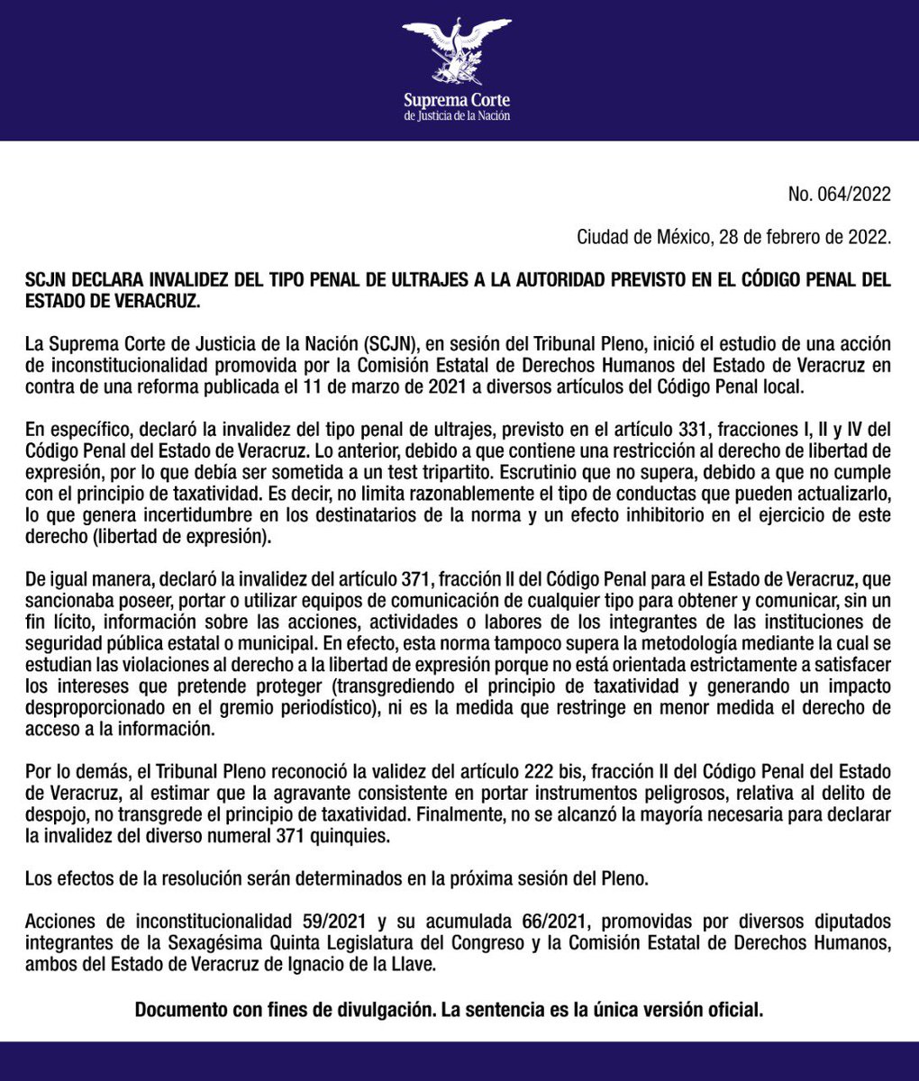 Es inválido el tipo penal de ultrajes a la autoridad previsto en el Código Penal de Veracruz, debido a que contiene una restricción al derecho de libertad de expresión que no supera un escrutinio tripartito por no cumplir con el principio de taxatividad.