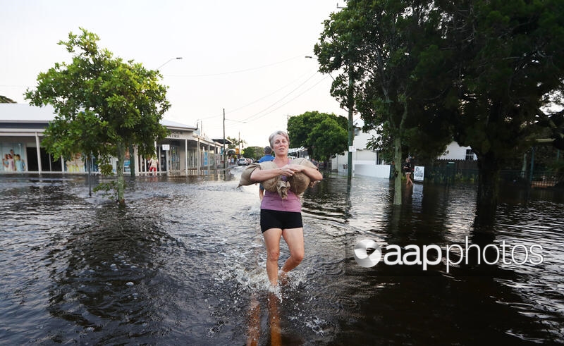 RT @aap_photos: Pix: Floods Nsw https://t.co/foWVabUbHZ https://t.co/VWeFtjxvB4