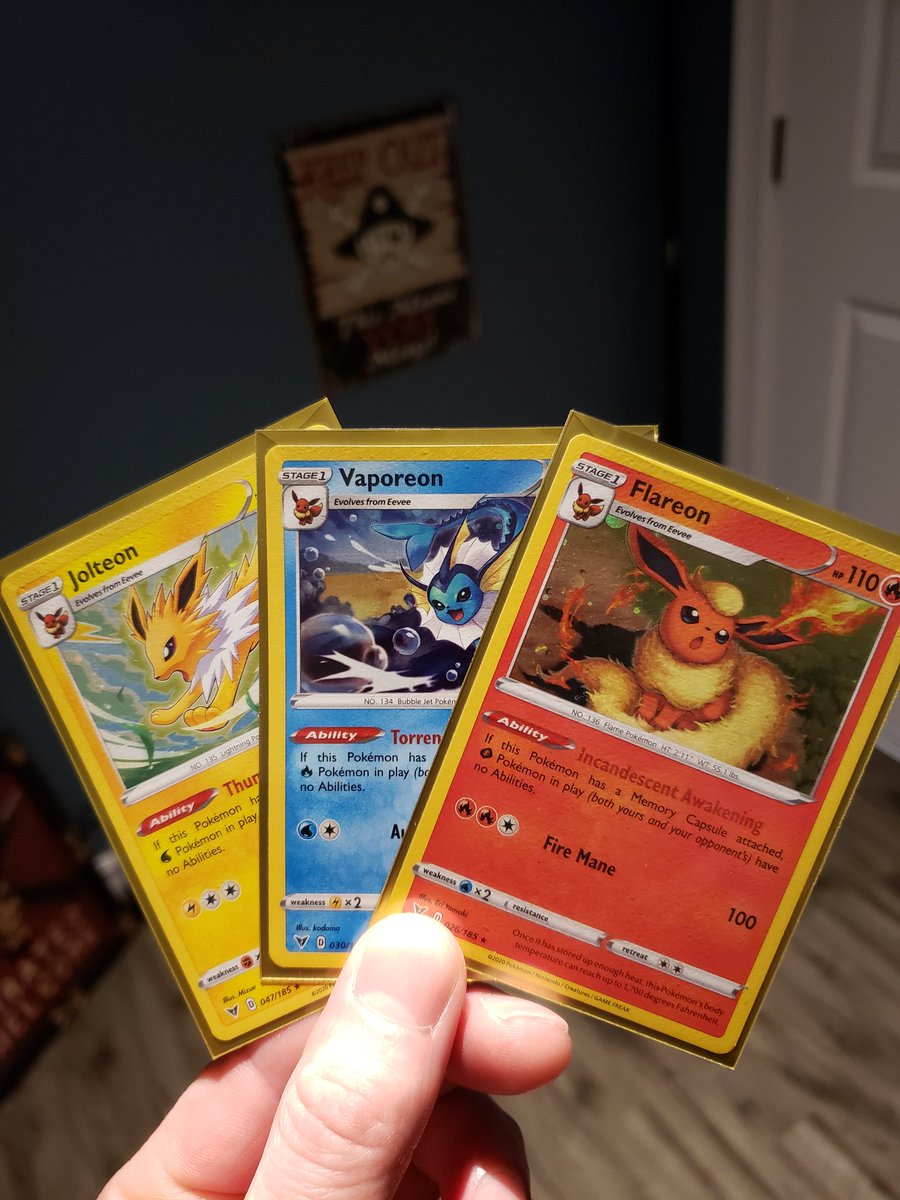 Bazel02G's tweet image. Still have a set of these awesome promo cards..hmm giveaway???

#promocards #flareon #vaporeon #jolteon