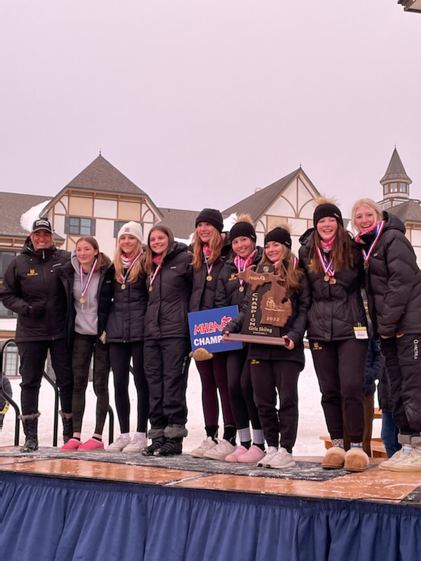 Congratulations to Girls Ski on winning the 2022 Division 1 State Championship! Maddy Cox (S, GS), Elle Craven (GS) Avery Sill (GS) earned 1st Team All State Honors! #GoTrojans