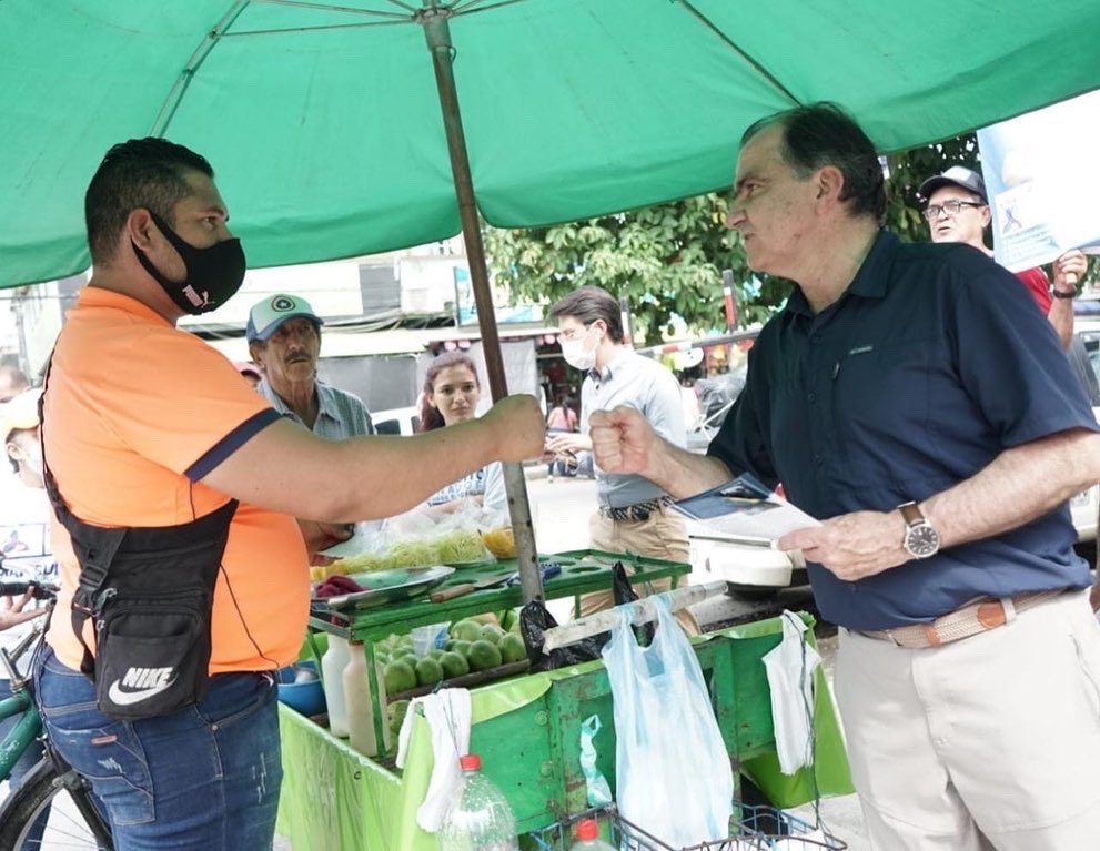 OIZuluaga's tweet photo. ¡El Llano debe ser la despensa de comida barata para los colombianos!
En mi Gobierno tendremos toda una estrategia para impulsar el crédito de bajo costo. Así lograremos que el campo sea el mejor negocio 💪🏼🇨🇴#SoyTodoOídos https://t.co/iLiscVhDoH