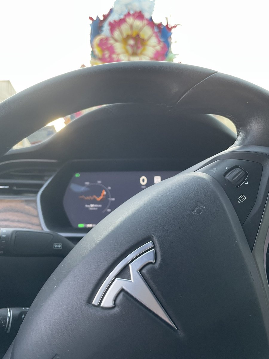 ecomomma3's tweet photo. Still waiting to get started. #orpheus #tesla #driveelectricla https://t.co/jzuIXLUytv