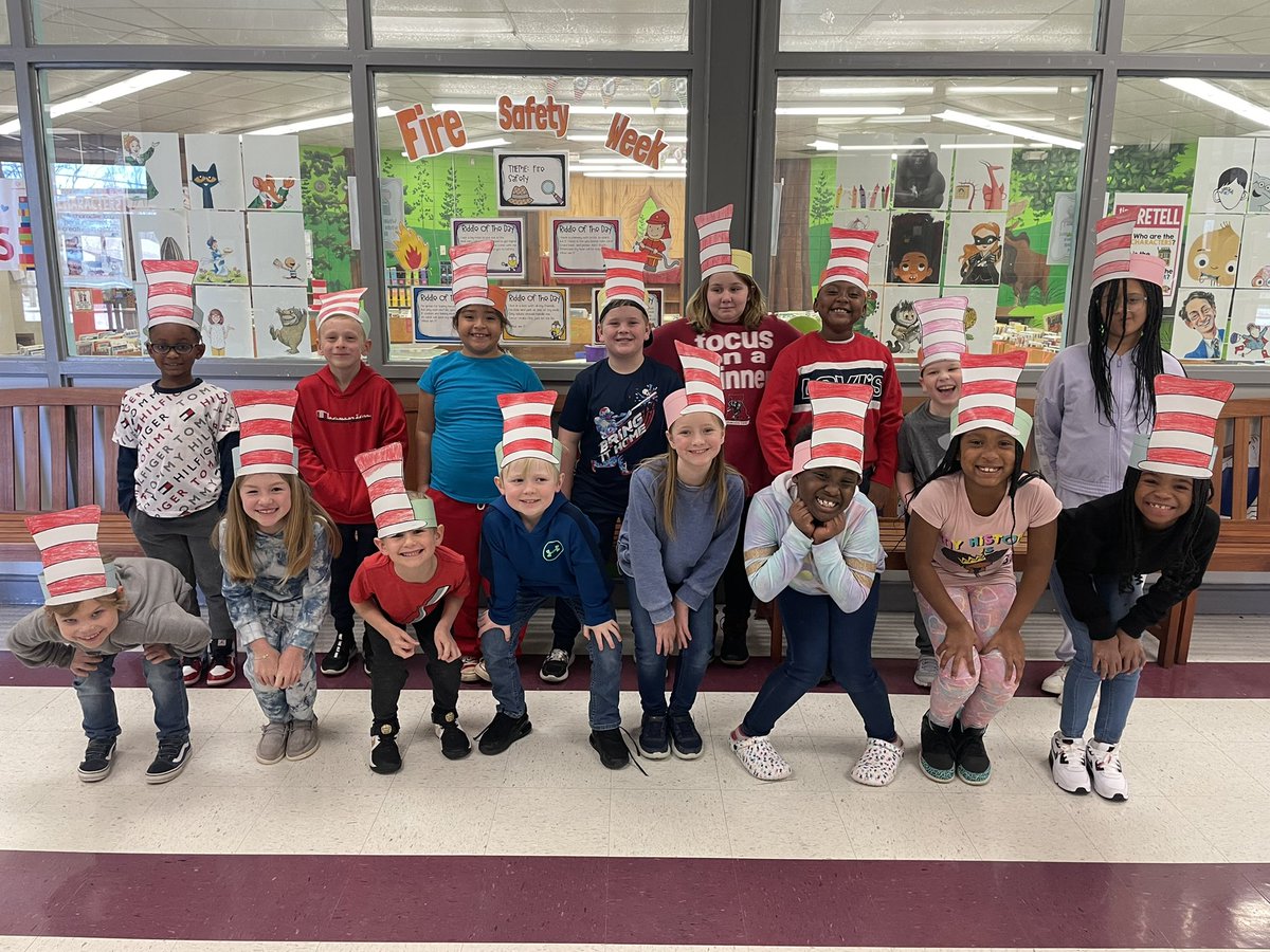 We kicked off Read Across America Week by reading “The Cat in the Hat.”  We then wrote about kicking him out of our own homes. This crew is always entertaining. 😍 @#2ndgrade #DrSeuss <a href="/GWTPrimary/">G.W. Trenholm</a>  <a href="/TuscumbiaCitySc/">Tuscumbia City Schools</a>