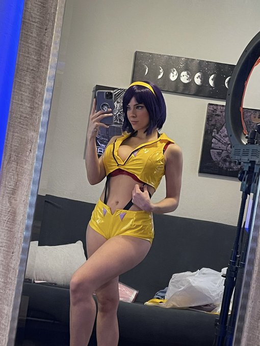 Watch Sav's leaked NSFW photo on TwXstars