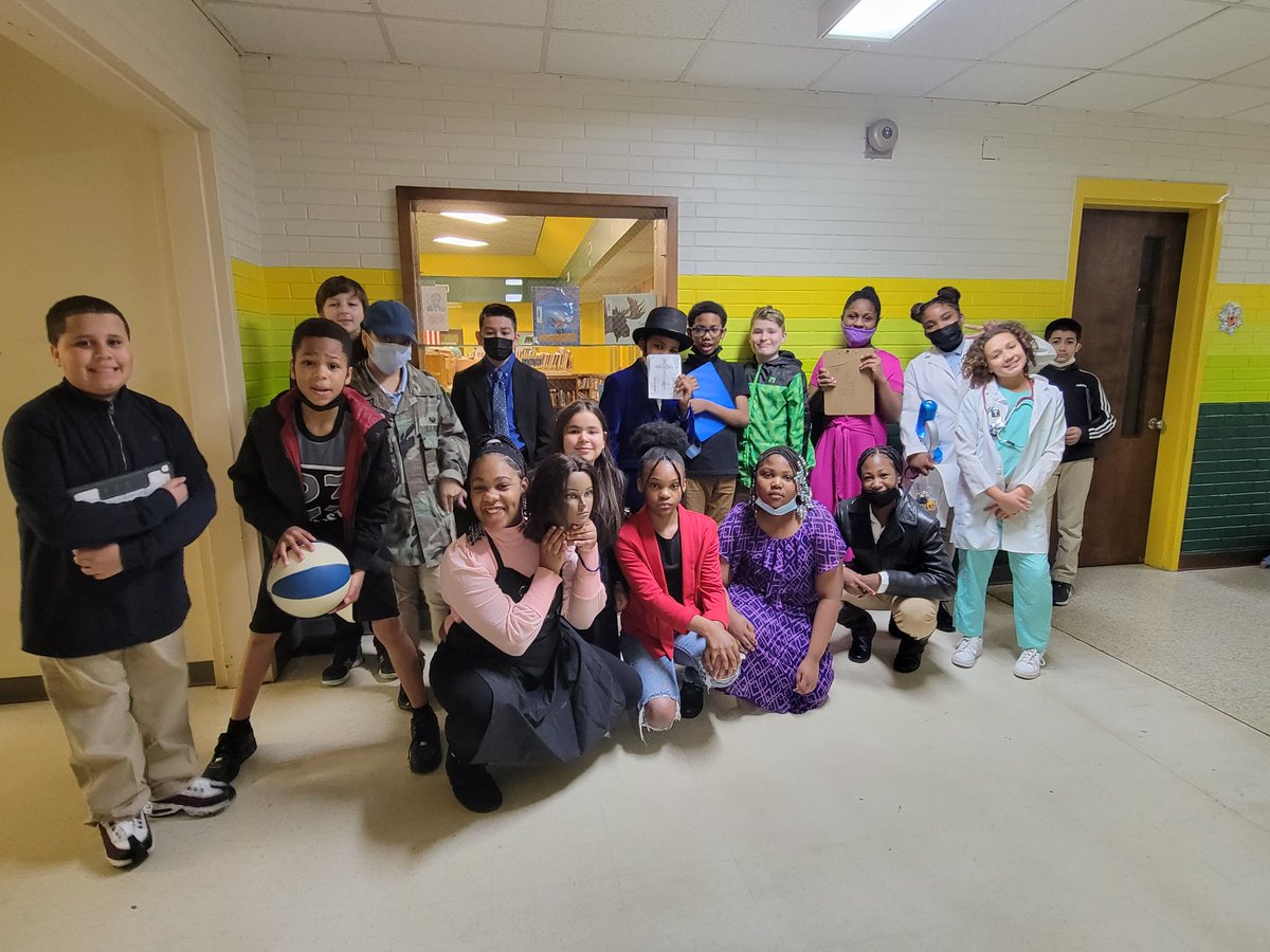 mrs_m_tb's tweet image. Today, we hosted a Living Museum for our school, parents, and community. Students dressed as someone who impacted Black History but was also connected to their unique passions and life goals. #ieslimelight @IESGators @RSSchoolsNC