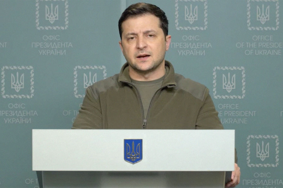 Владимир Зеленский призвал закрыть для России небо и вход во все порты и аэропорты мира.

«Такая страна не должна получать сотни миллиардов за экспорт энергоресурсов», — заявил украинский президент в своем обращении.
