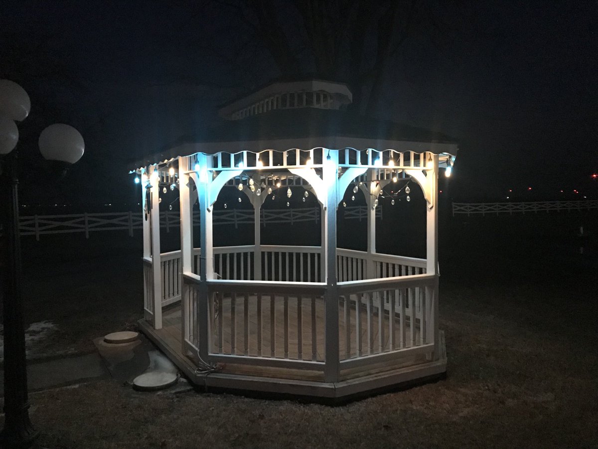 pcsportsguy's tweet photo. The gazebo lights are now blue and gold in support of Ukraine. Praying for peace. https://t.co/3rkB2uVFxd