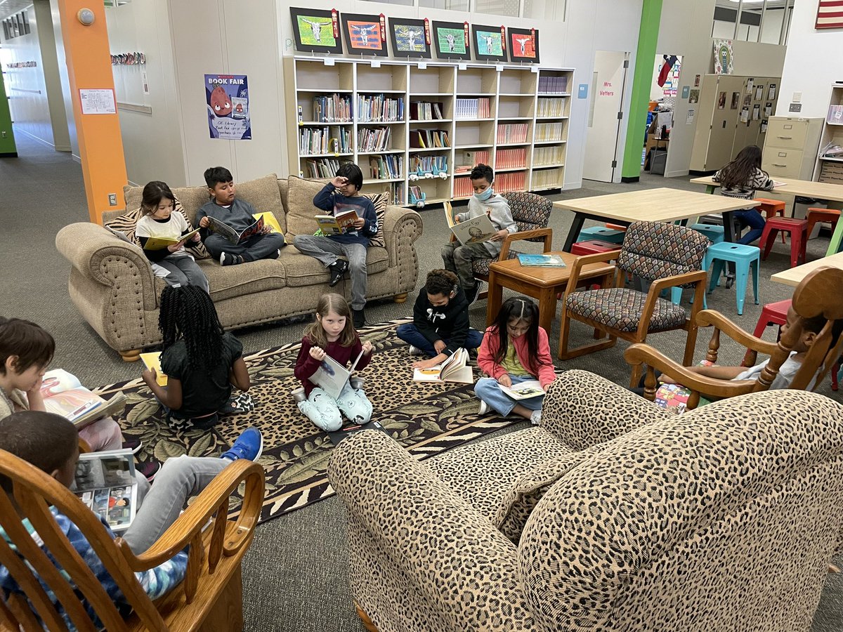 We love when we get to visit <a href="/Artzylibrarian1/">Artzylibrarian</a> <a href="/HumbleISD_OE/">Oaks Elementary</a> <a href="/HumbleISD/">Humble ISD</a> #everychildreads
