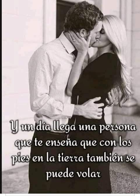 Парень обнимает девушку. Он держал меня за талию. Он обнимает ее. Они сидели и болтали он о любви она ногой картинка. Парень обнимает за талию.