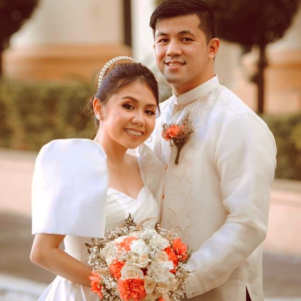 Keo in her Filipiniana wedding gown with a cross pleated bodice and box pleated skirt.

Full Coordination: nrgp weddingsandevents
Gown: @iacocaatelier
Photo: Soulful Studio
Video: @nanuproduction101 
HMUA: @iamchinm28