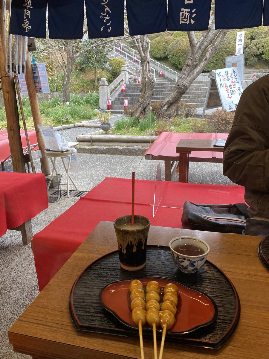 A_killer_TA's tweet photo. 雨の清水寺で甘酒と団子 https://t.co/GrGQaxuaCQ